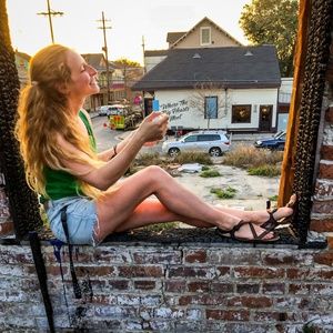 Meet your Posher, Laura